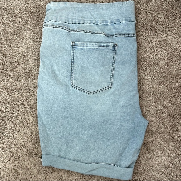 Terra & Sky Light Wash Bermuda Shorts - Picture 4 of 4